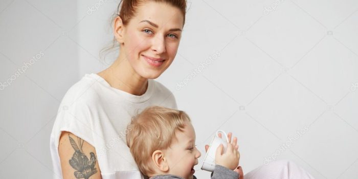 Jaunos mamos apranga ir makiažas