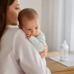 Kūdikio atpylimai Kūdikio atpylimai po maitinimo ant mamos rankų